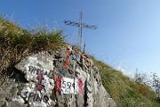 35 Siamo in vetta al Pizzo di Spino sul sent. 594. Saliti da Spino di Zogno, scenderemo a Pregaroldi di Bracca 